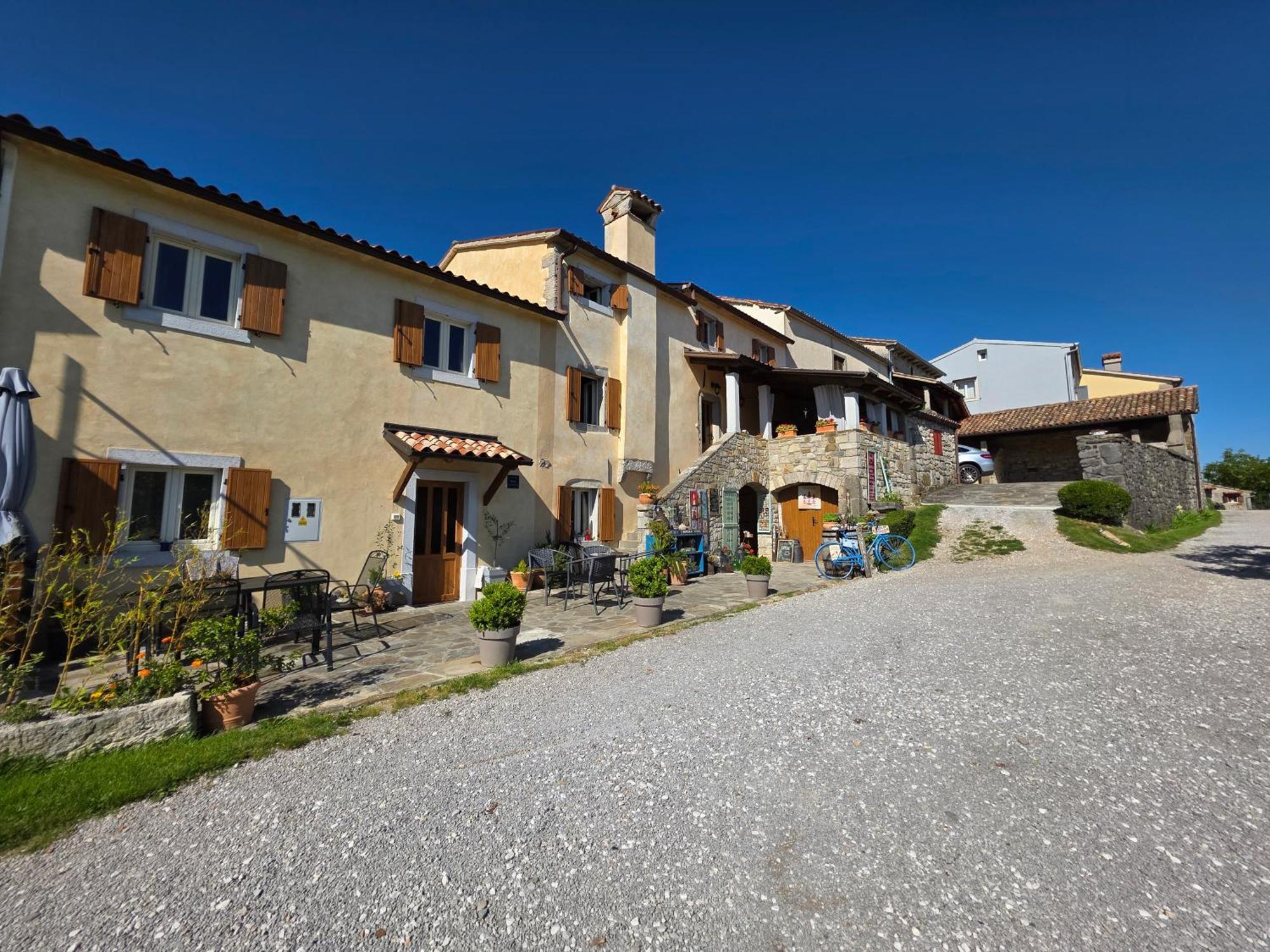 Apartment Hum-The Smallest Town In The World Exterior foto